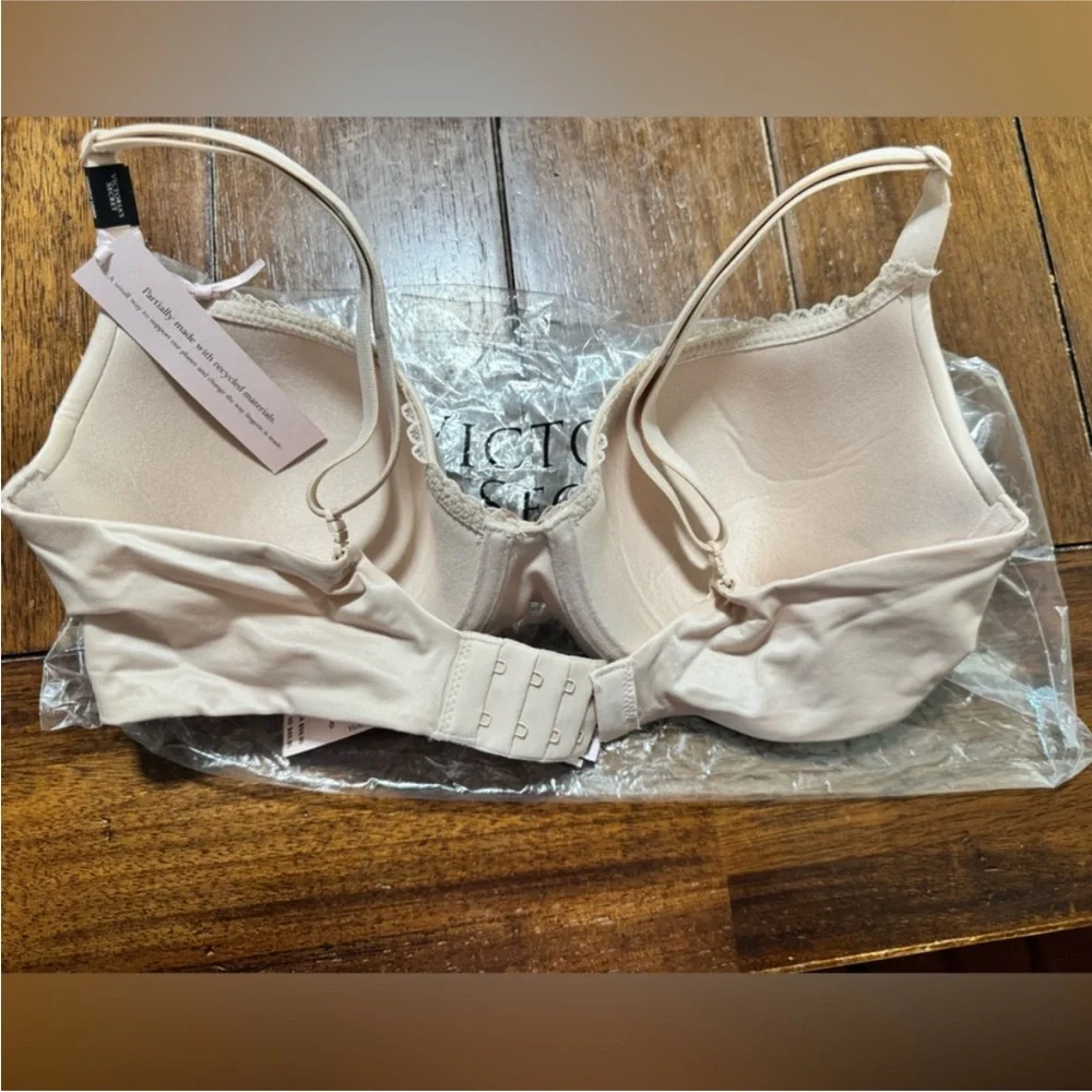 Victorias Secret smooth molded